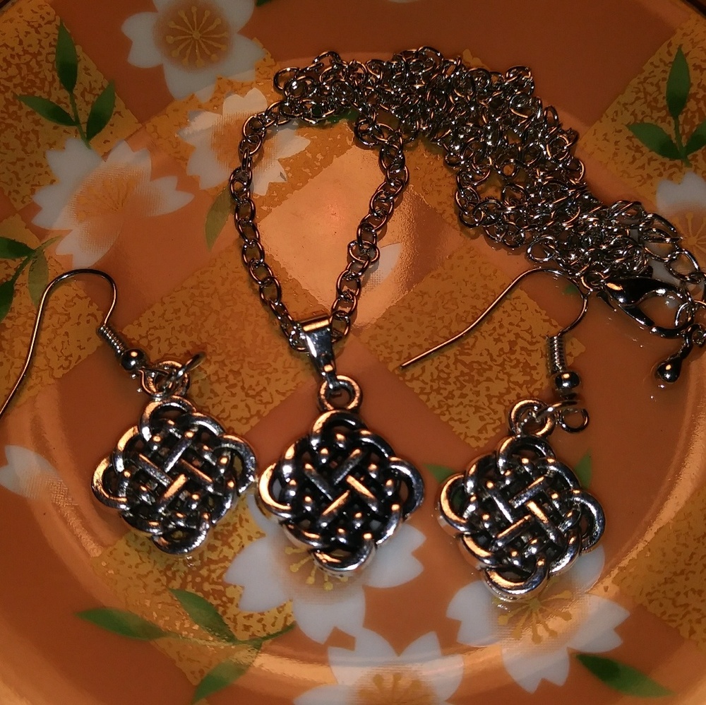 Celtic knot necklace & earring set